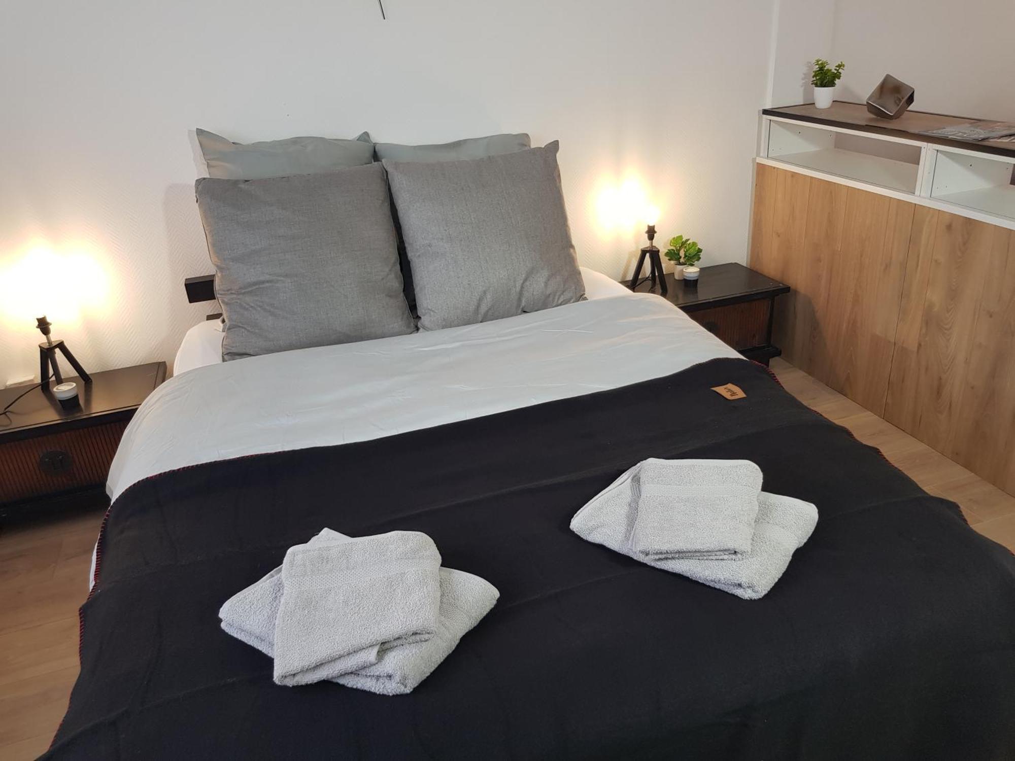 Le Chat D'Or - 35M2 - Terrasse - Bbq - Wifi Hd أميا المظهر الخارجي الصورة